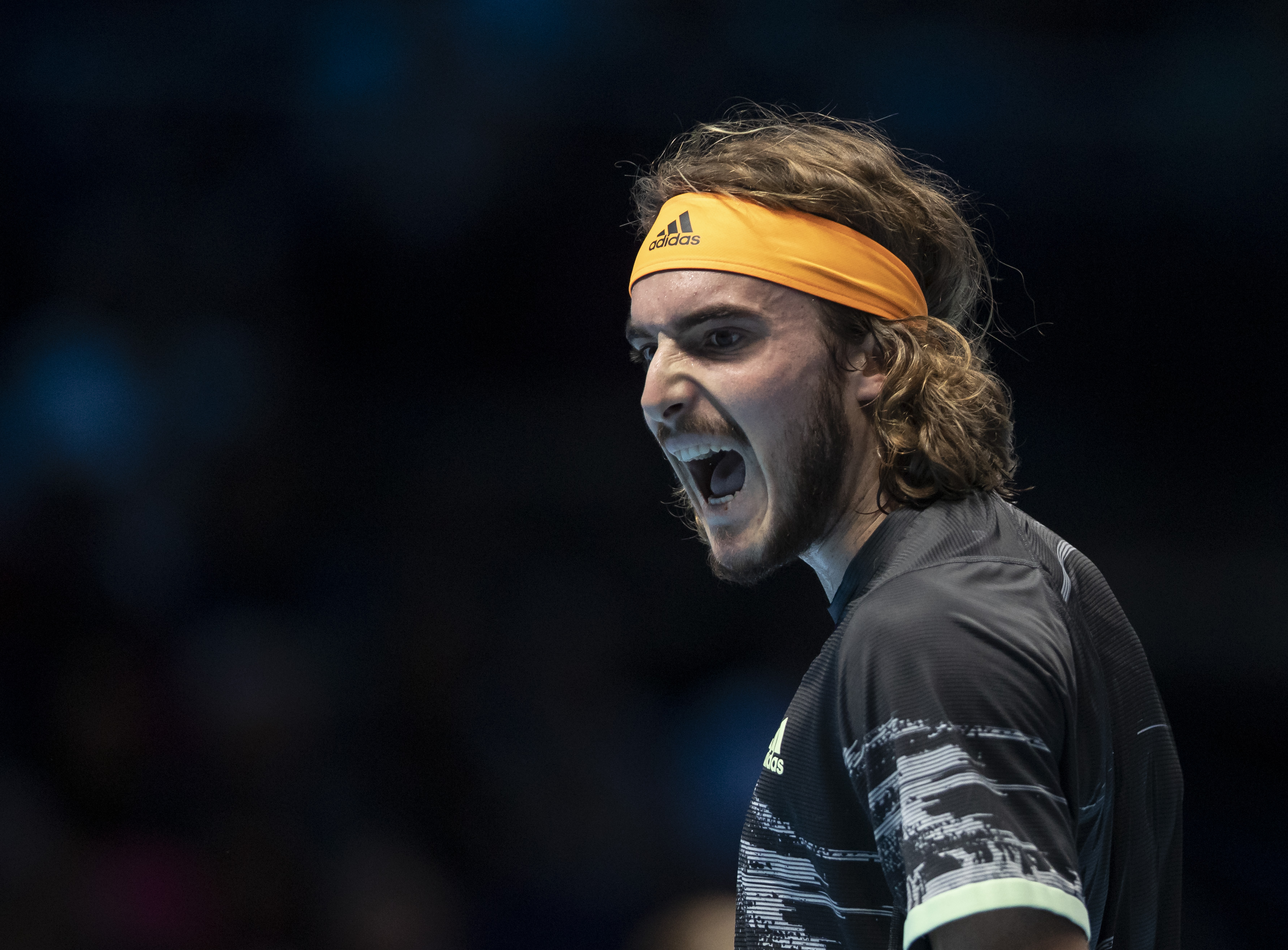 英国网球队横扫美国网球队，西西帕斯制霸全场的简单介绍