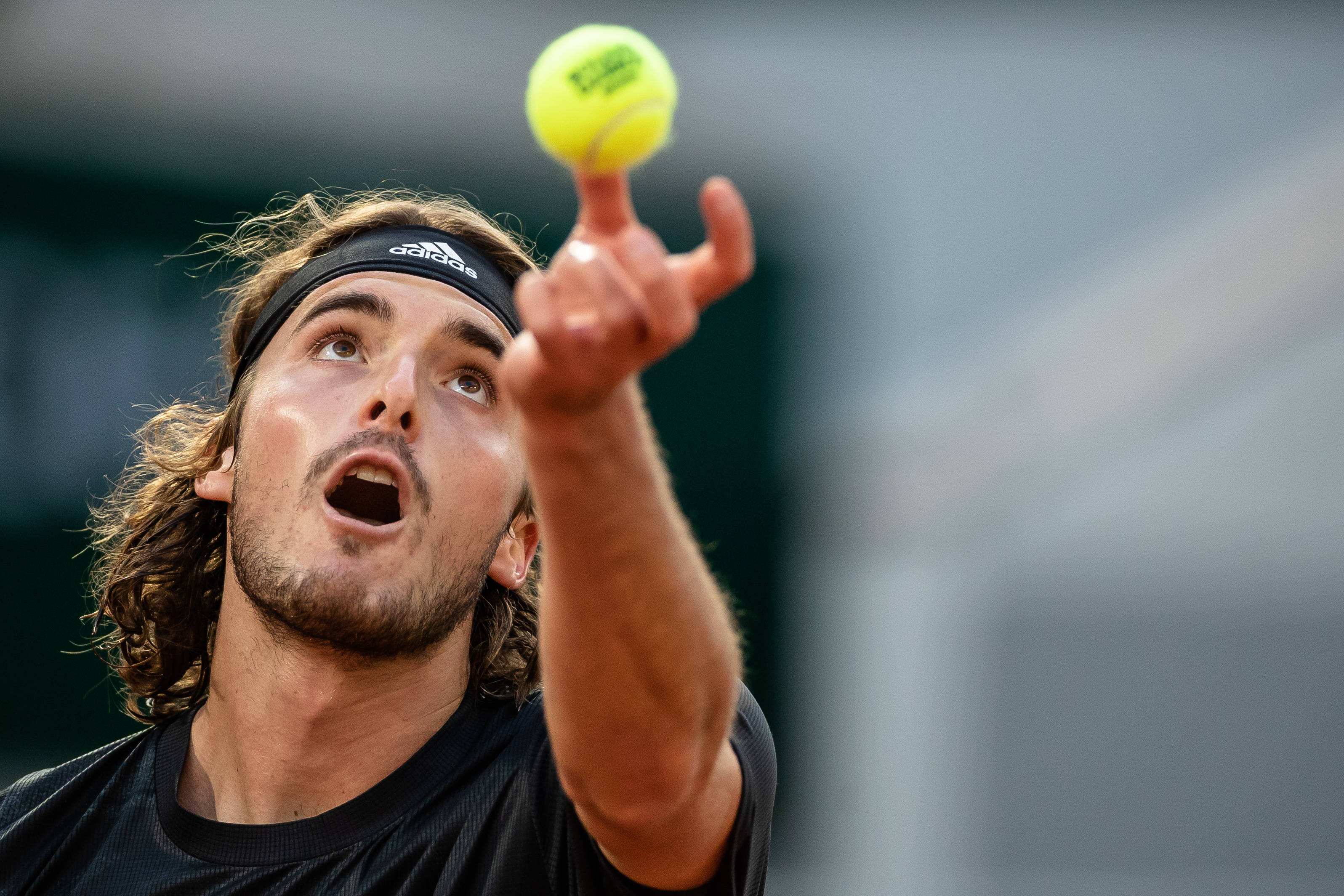 英国网球队横扫美国网球队，西西帕斯制霸全场的简单介绍