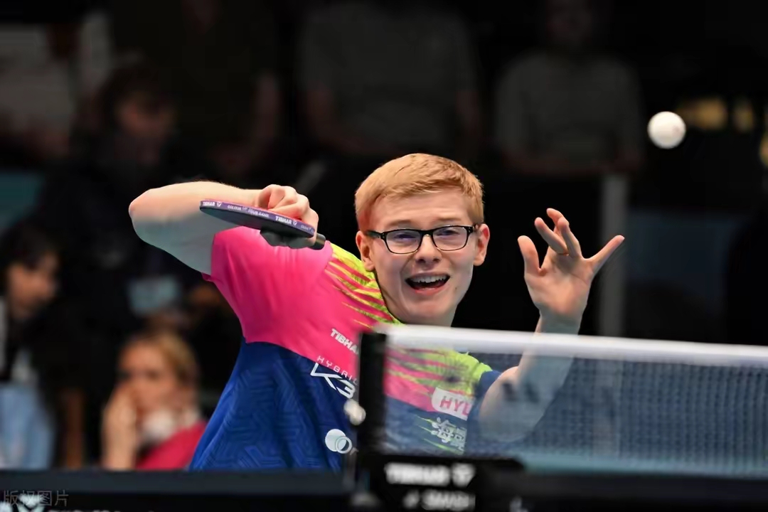 法国乒乓球队强势比利时乒乓球队，奥恰洛夫绝境逆转