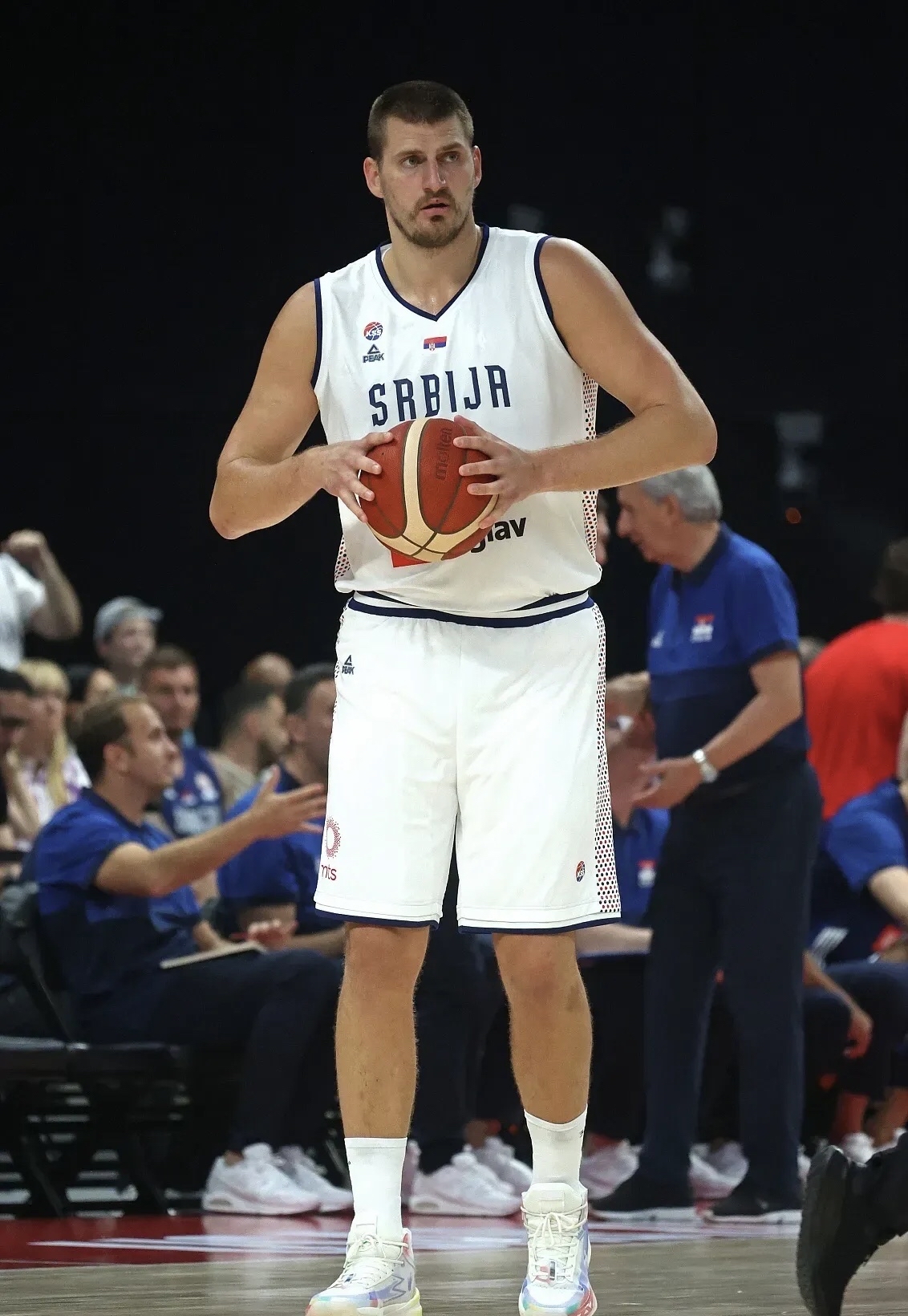 巴西男篮碾压德国男篮，乔治·希尔完成帽子戏法