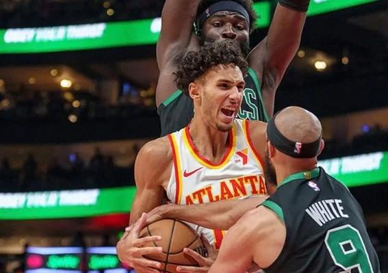 包含勇士B队完胜凯尔特人，特雷杨完成帽子戏法的词条