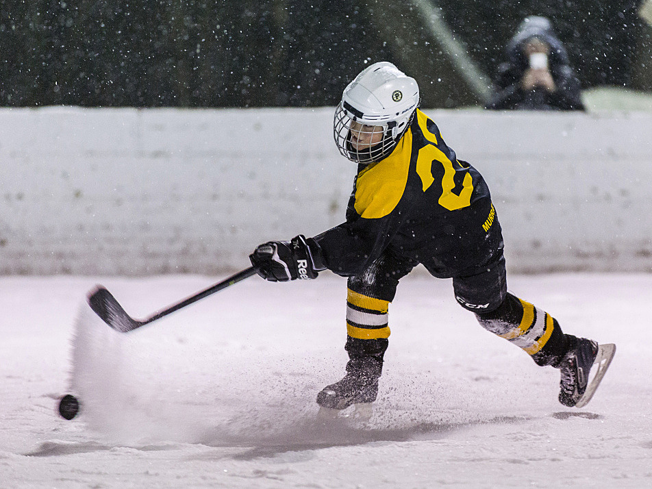 冰球球员突破自我，表现堪称完美的简单介绍
