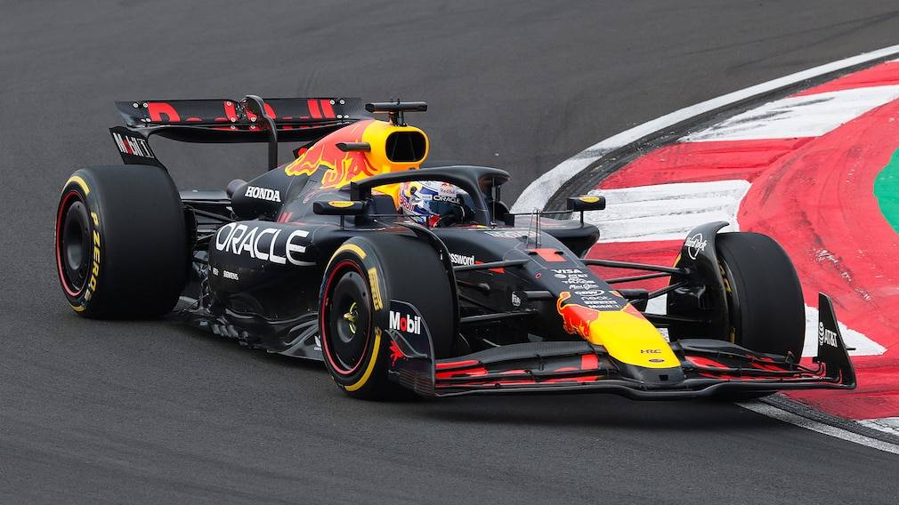 红牛车队轻取法拉利，维斯塔潘关键制胜的简单介绍