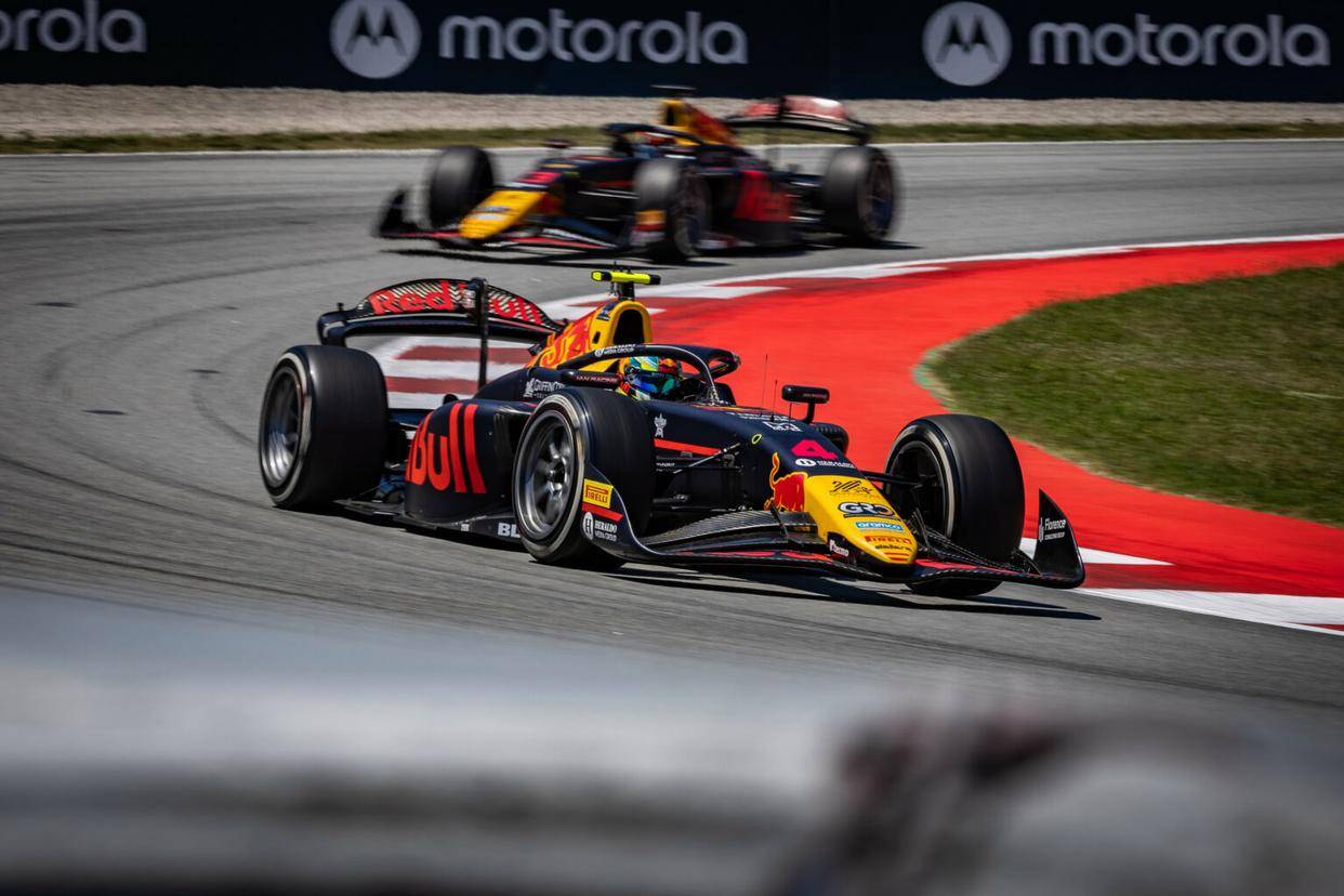 红牛车队翻盘威廉姆斯,维斯塔潘点燃赛场的简单介绍 红牛车队翻盘威廉姆斯,维斯塔潘点燃赛场的简单介绍