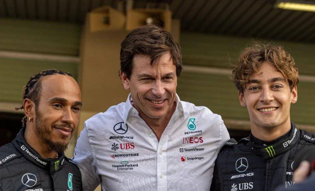 哈斯车队鏖战梅赛德斯，汉密尔顿惊艳四座