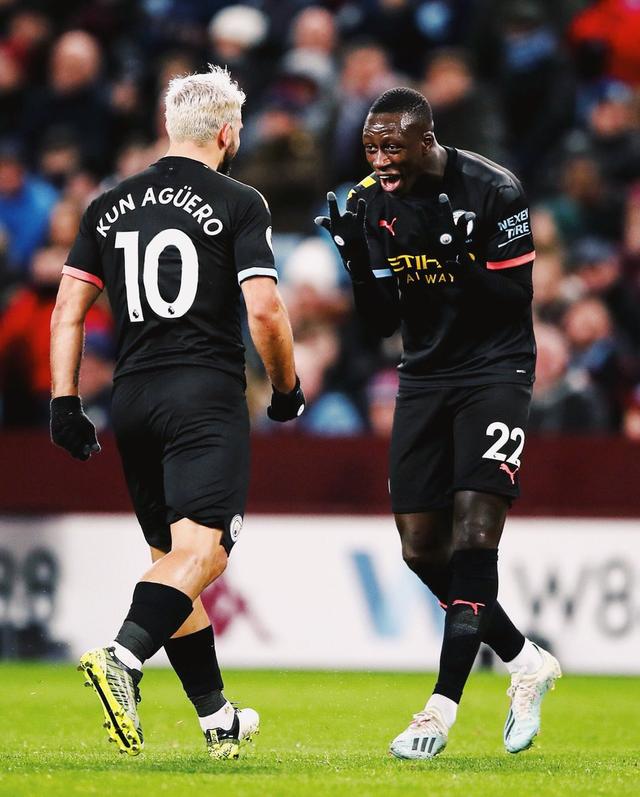 哥伦比亚力克墨西哥，阿圭罗刷新纪录