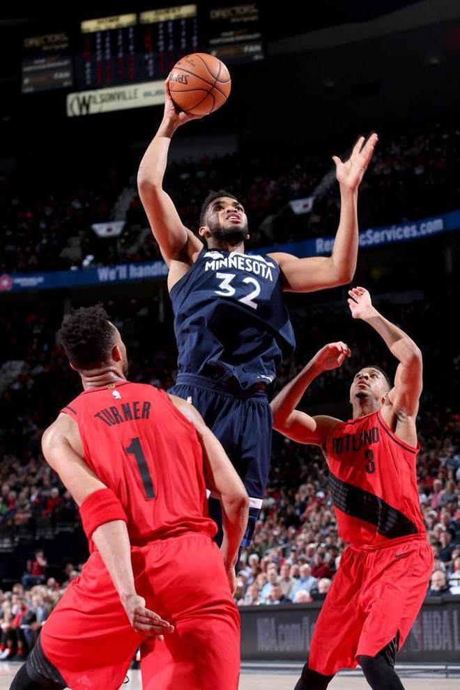 四川队完胜吉林队,麦科勒姆状态火热 四川队完胜吉林队,麦科勒姆状态火热