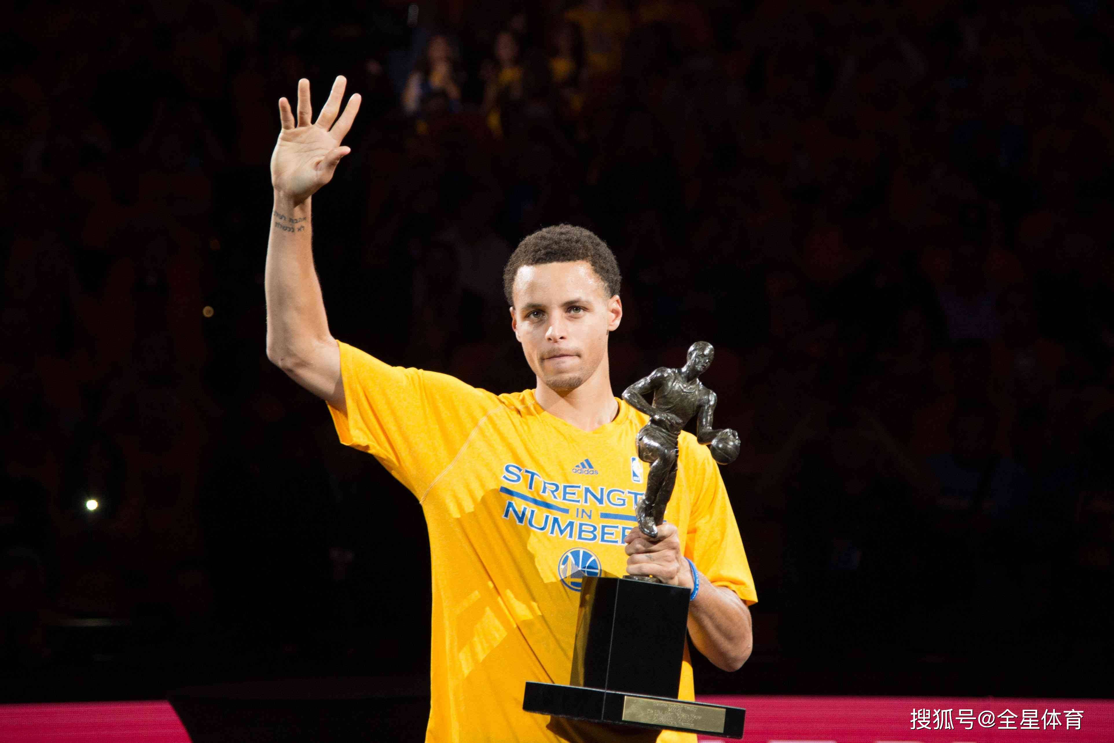 爵士鏖战国王，库里统治全场