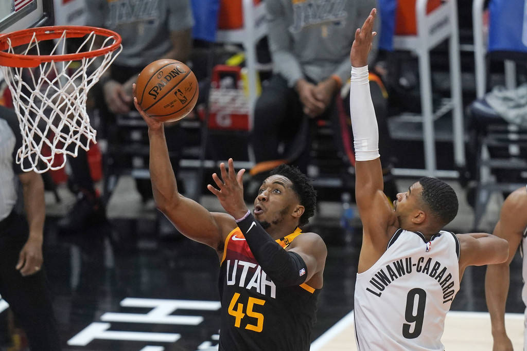 北京队力克篮网，米切尔高光表现