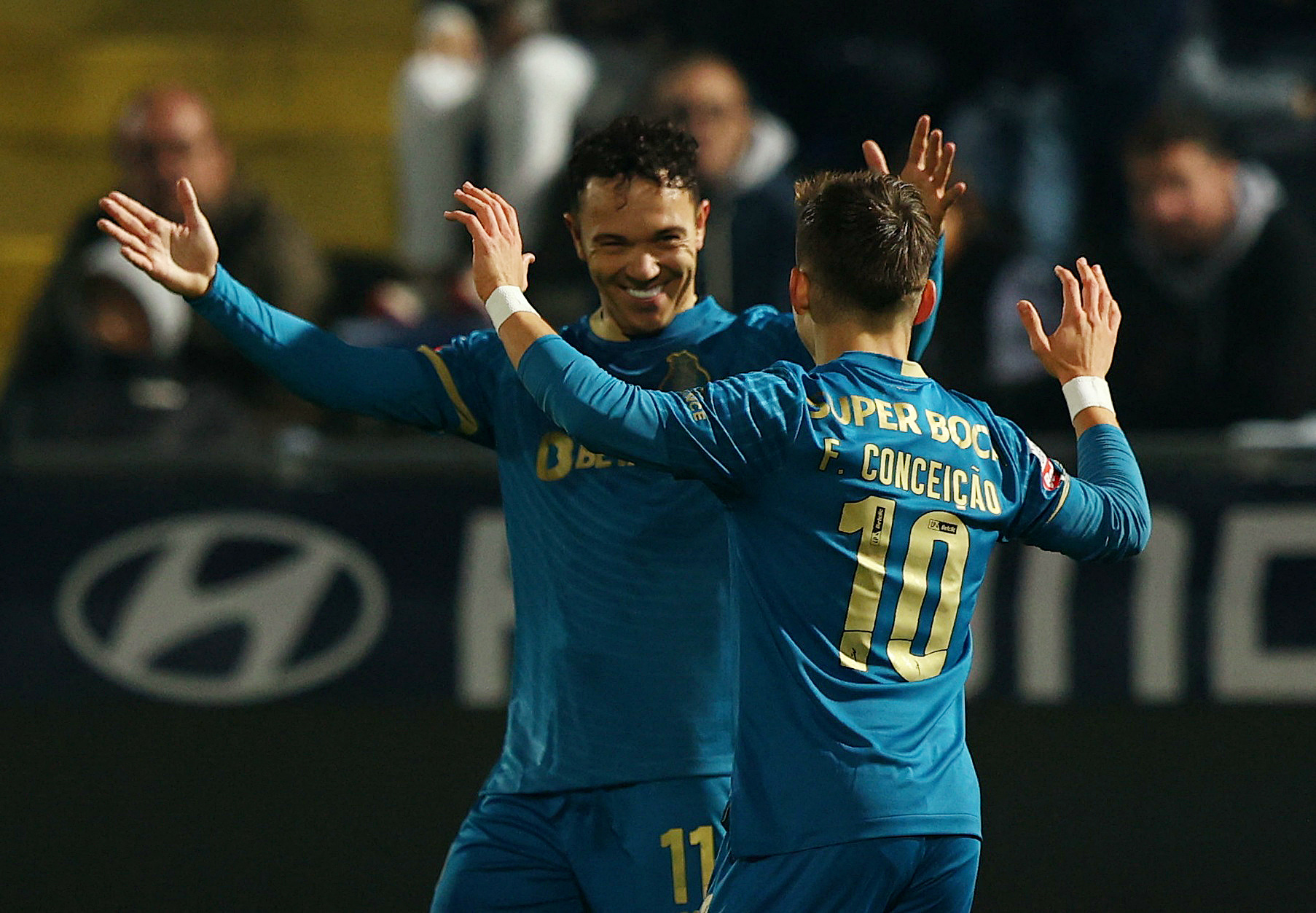 波兰队鏖战葡萄牙队，波尔状态火热