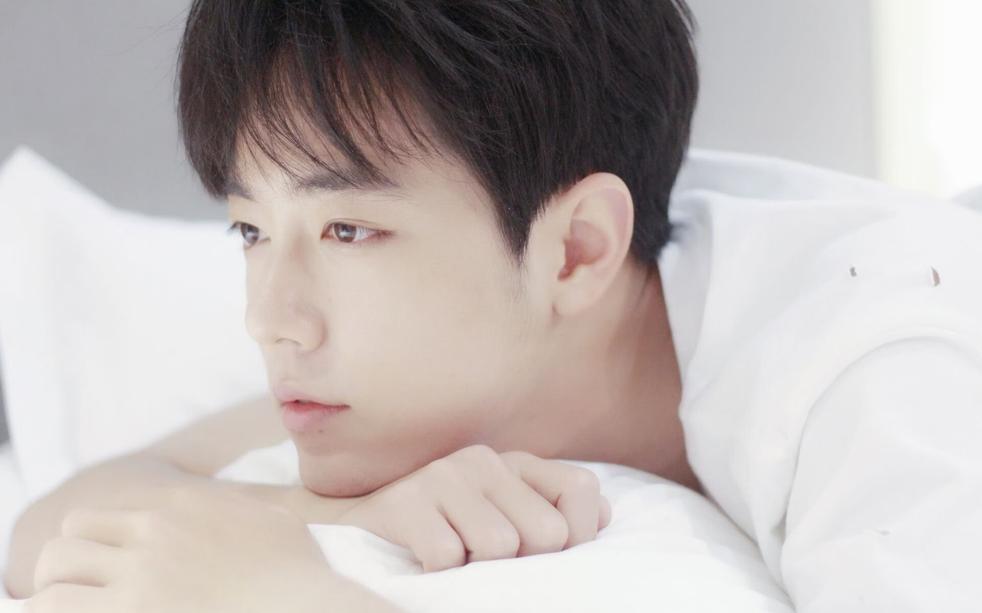 巨人的阴影下,新生力量与孤胆英雄的破局之战