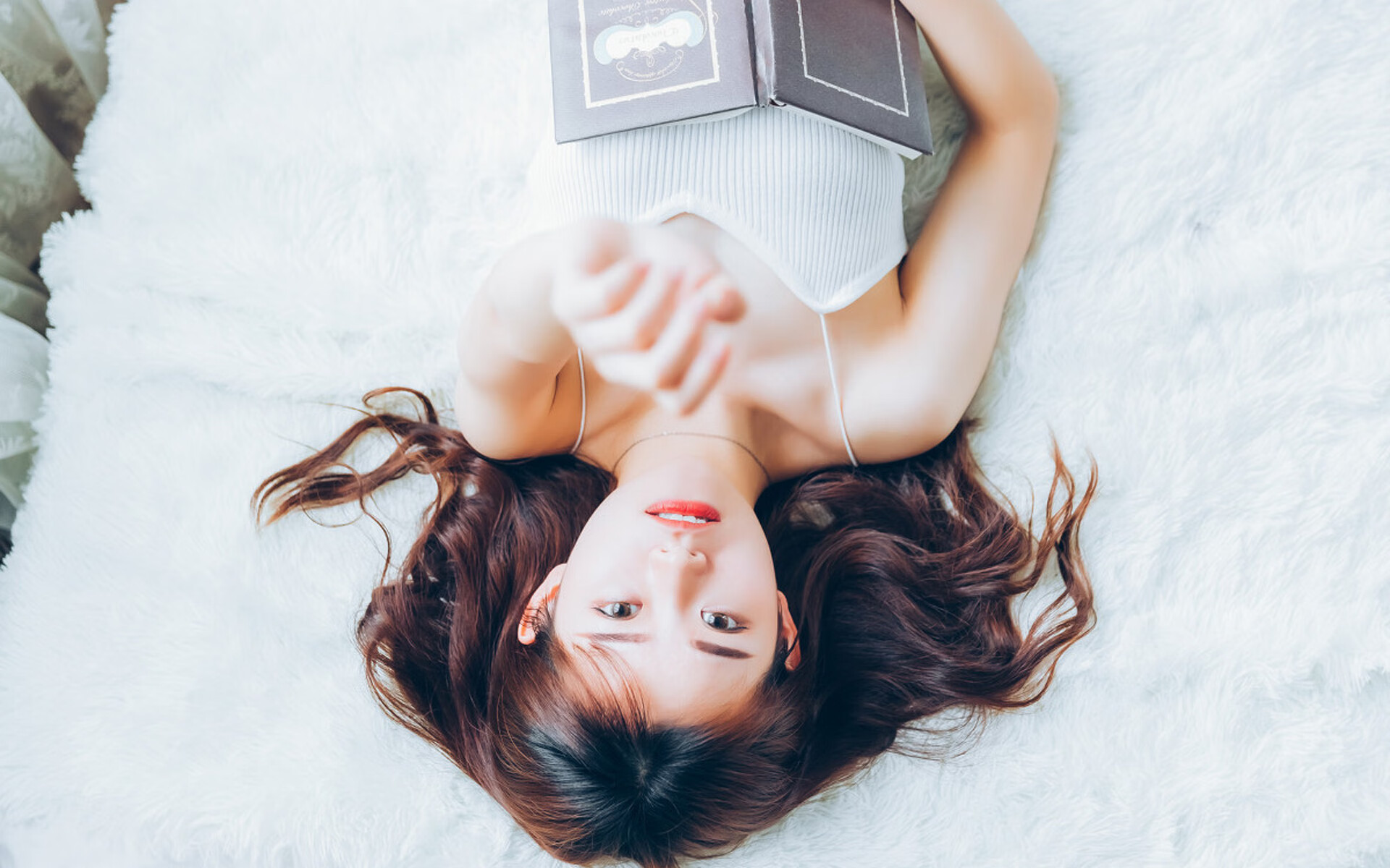 烟花与礁石,当范弗利特的无声轰鸣撕裂雄鹿的虚假繁华