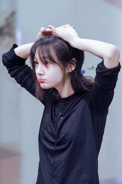 跨洋对决，小贾伦关键战不手软，灰熊险胜北京队