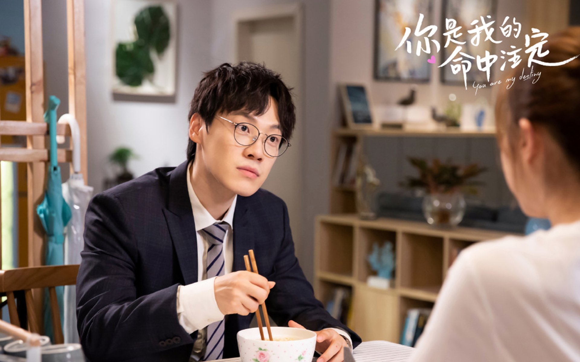 平行时空的交响，詹姆斯背负压力绽放，尼克斯用纪律铸就铜墙